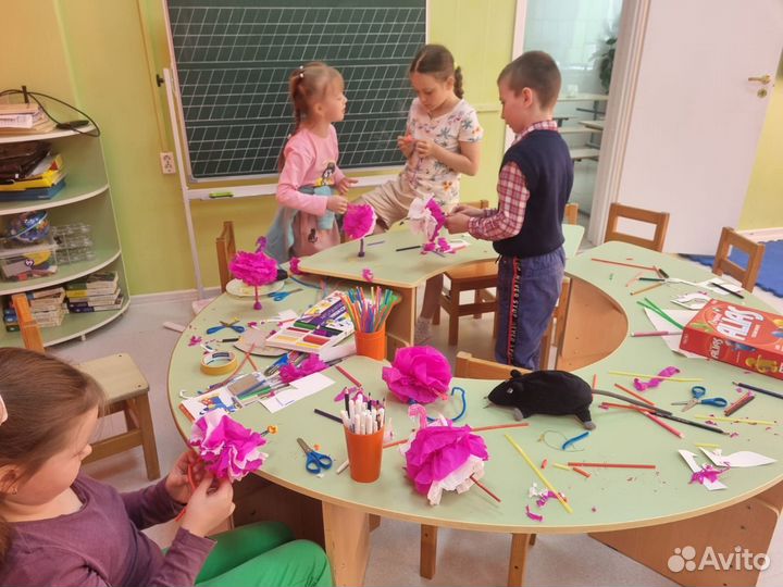 Детский стол и 2 стула