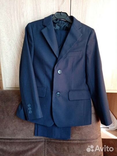 Костюм-тройка