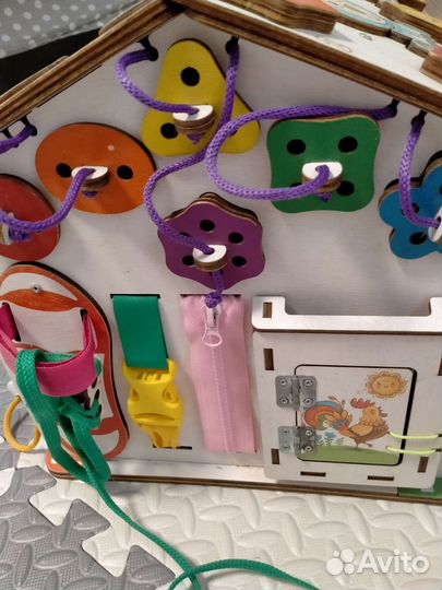 Бизиборд домик развивающий