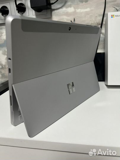 Планшет Microsoft Surface GO 2