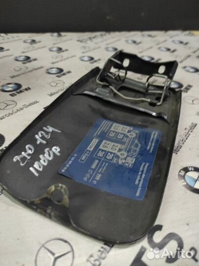 Лючок бензобака Mercedes-Benz E Class W124