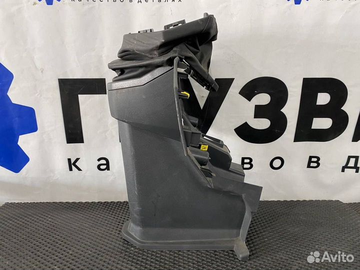 Кожух рулевой колонки Renault T 7484520625