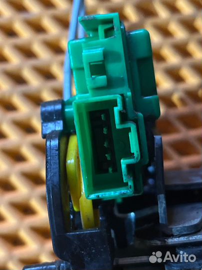 Замок двери задней левой Hyundai Solaris Kia Rio