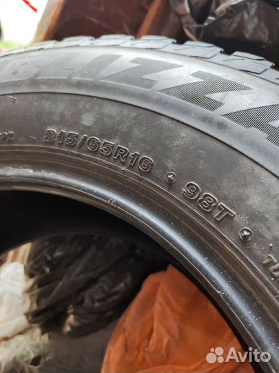 Bridgestone Blizzak Spike-02 215/65 R16