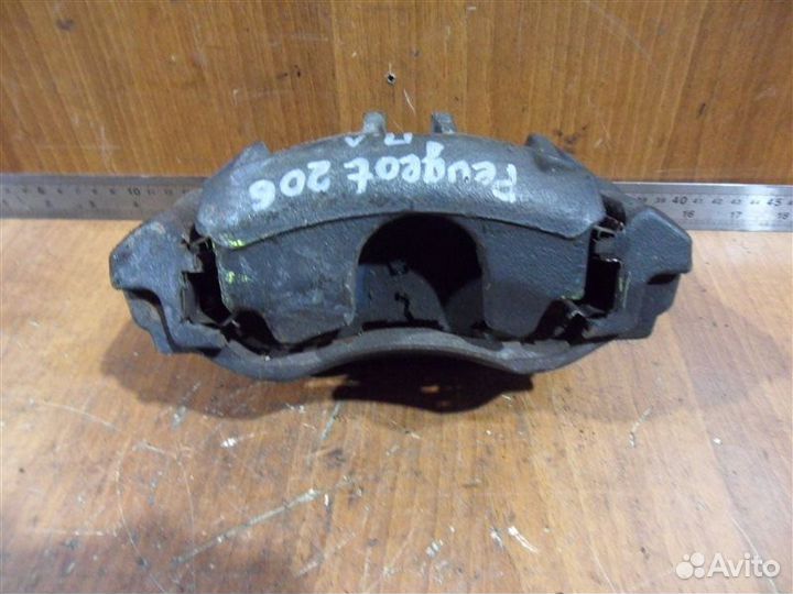 Тормозной суппорт 441068 передний правый Peugeot