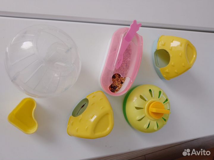 Клетка с хомячком