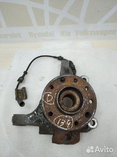 Поворотный кулак со ступицей передний правый Opel