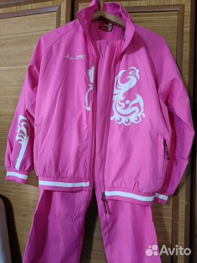 Спортивный женский костюм