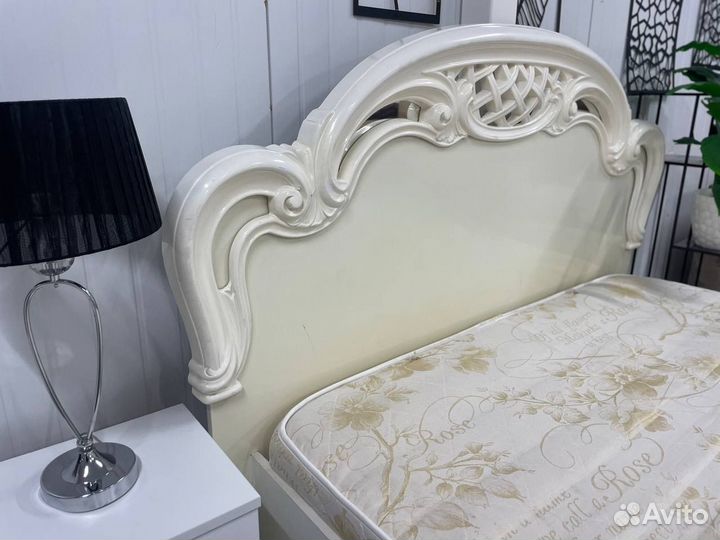 Кровать двухспальная с матрасом 160 200