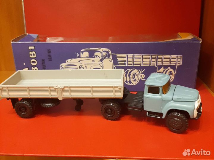 ЗИЛ 130 с полупррицепом. Желтые стекла. СССР