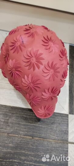 Резиновая шапка для женщины