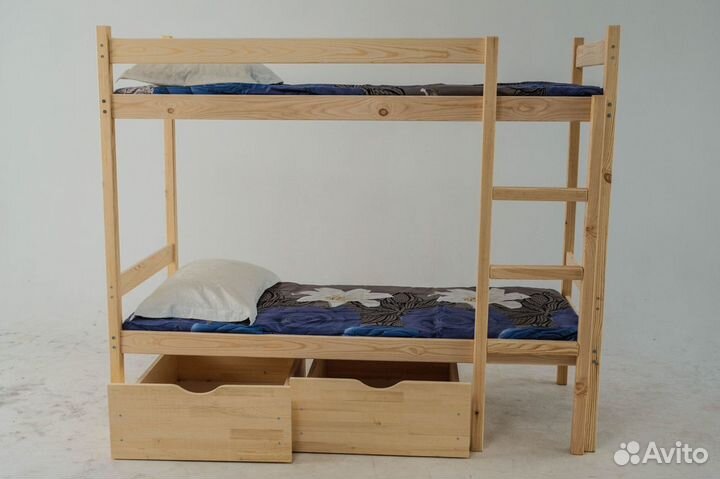 Двухъярусная кровать из массива