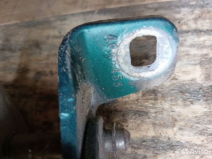 Петли двери dodge stratus 1