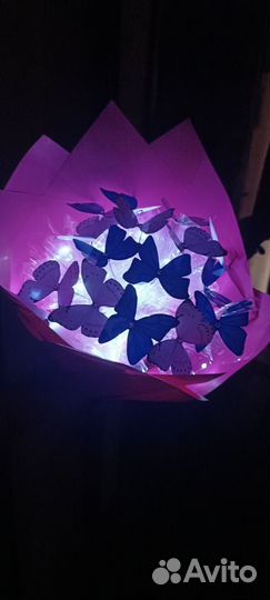 Светящийся букет из бабочек