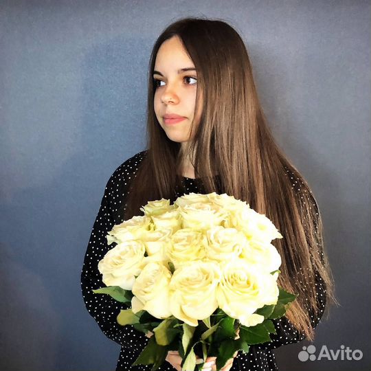 Доставка 46-10-00. 15 белых роз Mondial в ленту