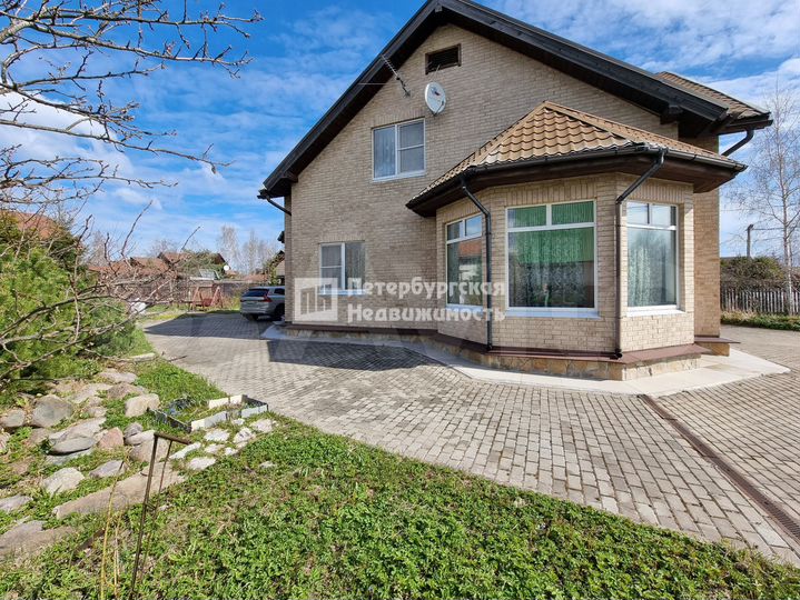 Дом 195 м² на участке 11 сот.