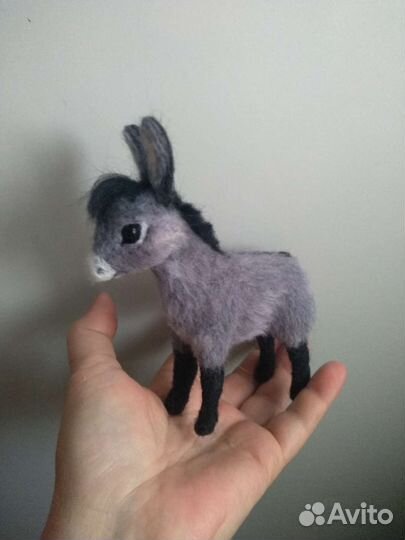 Валяный из шерсти ослик