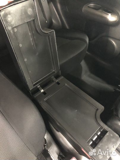 Подлокотник консоль на Nissan juke