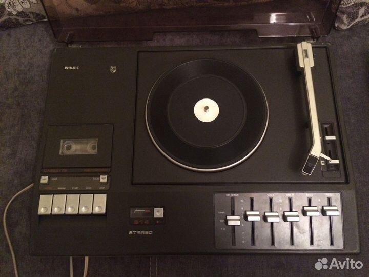 Виниловый проигрыватель Philips Gr814/04