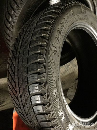 Goodyear Vector 4Seasons 235/55 R17