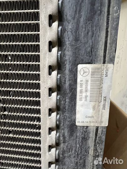 Радиатор охлаждения на mercedes 212 c207