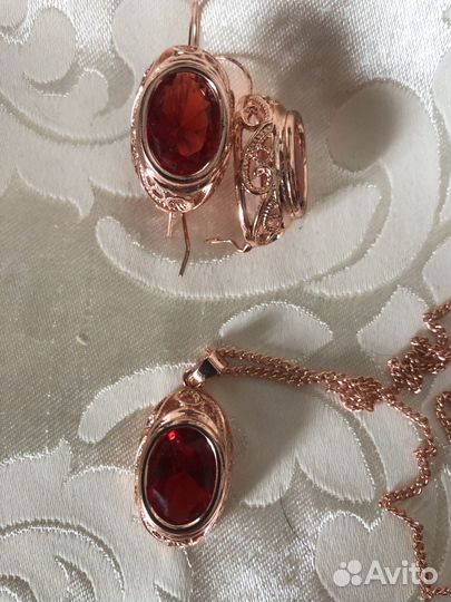 Золотой набор серьги и кулон с цепочкой