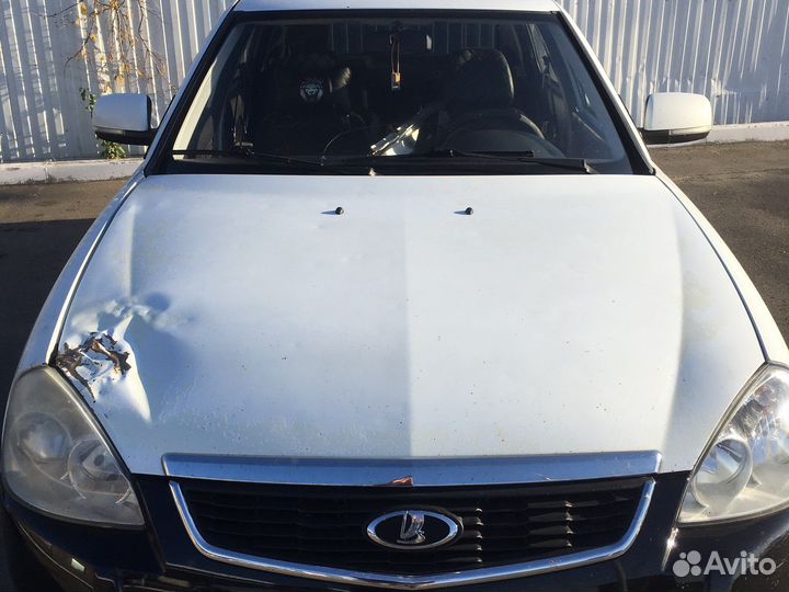 Капот priora белый