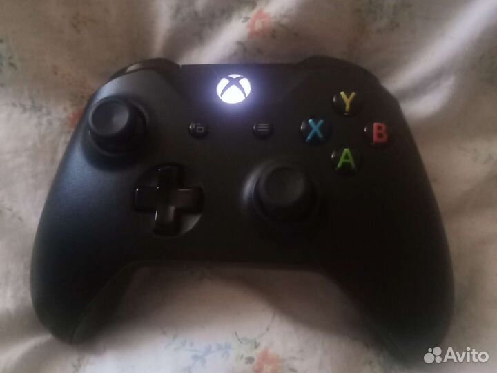 Обмен) Xbox one x с 2 геймпадами и игрой