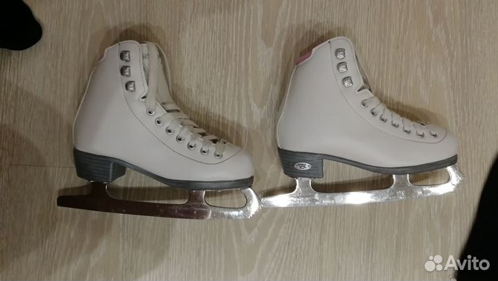 Продам Коньки Ridell 114 pearl