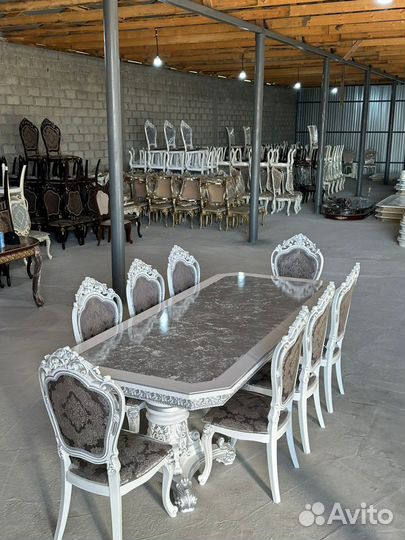 Кухонный стол и стулья