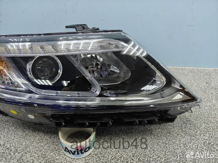 Фара правая KIA sorento 2 XM 2012-2020 921022P630
