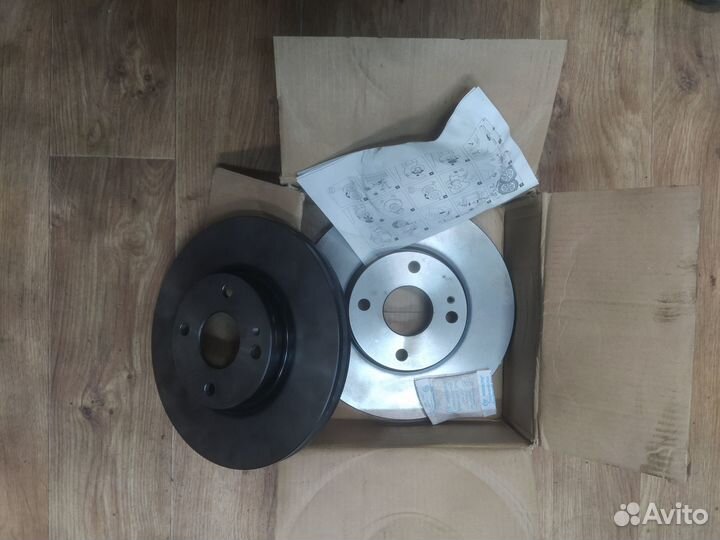 Передние тормозные диски (новые,комплект) Мазда 2