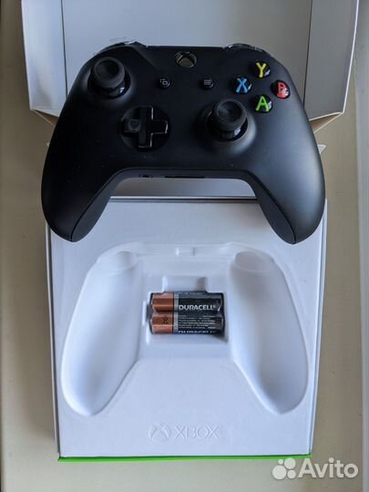 Геймпад Xbox One. Новый
