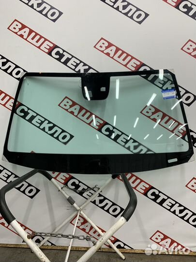 Лобовое стекло Mercedes C292