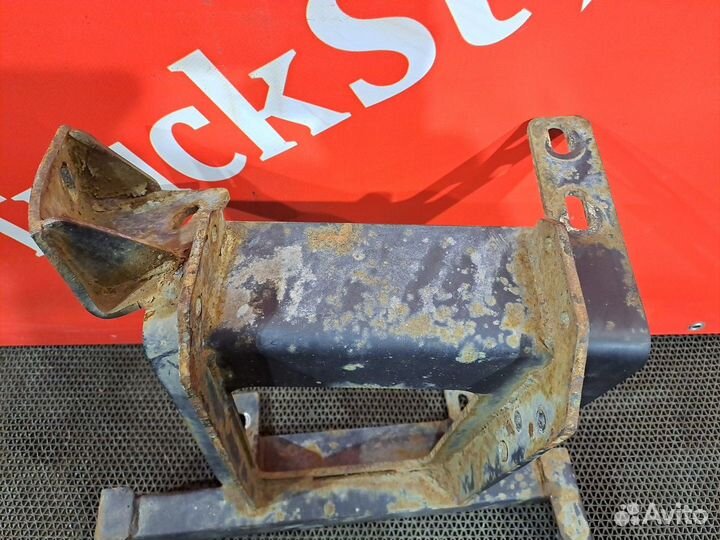 Кронштейн корпуса подножек левый камаз 5490