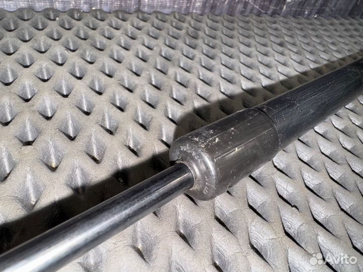 Амортизатор багажника Audi A4 B6 AMB 2004