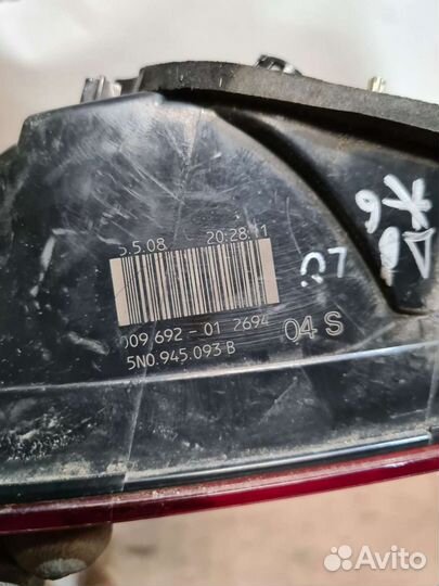 Фонарь крышки багажника левый Tiguan