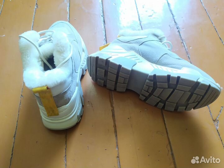 Кроссовки зимние на девочку бу