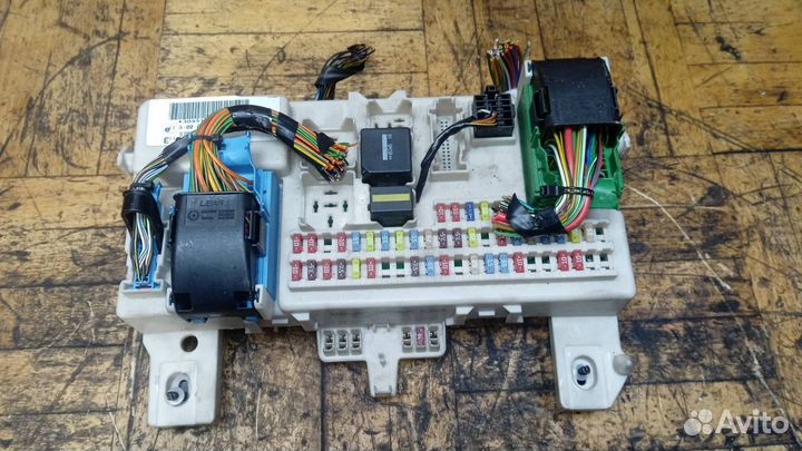 Блок предохранителей салонный Ford Focus II (2005
