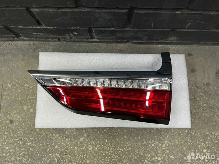 Фонарь правый Lexus LX570 в крышку багажника GBT