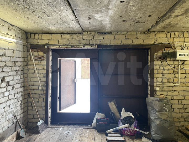 Гараж, > 30 м²