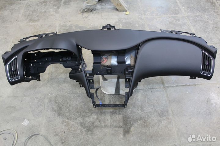 Торпедо, панель, подушка на Infiniti Q50