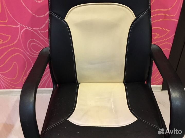 Офисное кресло