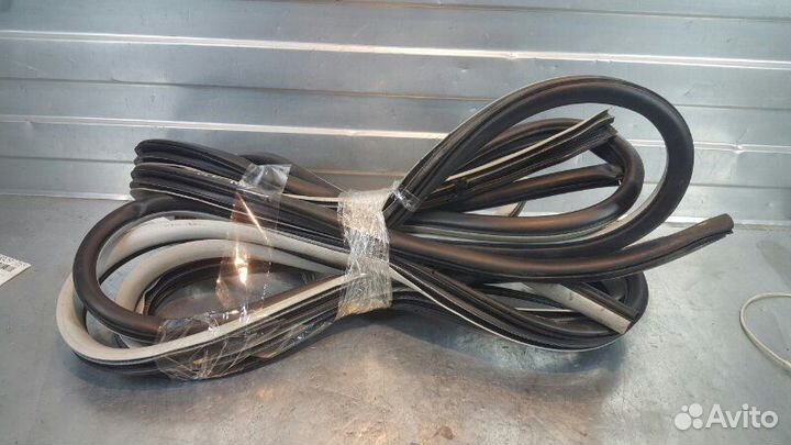 Уплотнитель двери задний правый Geely Mk MR479QA