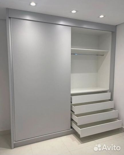 Шкаф купе с зеркалом