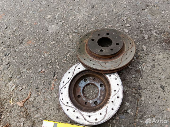 Диск переднего тормоза