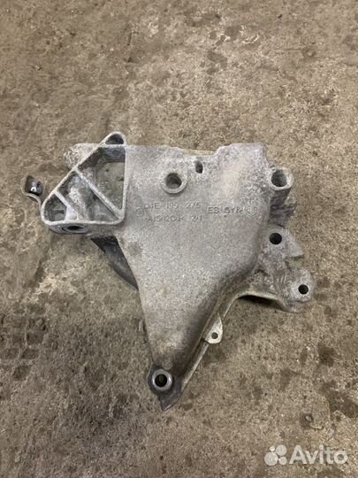Кронштейн двс 04e199275