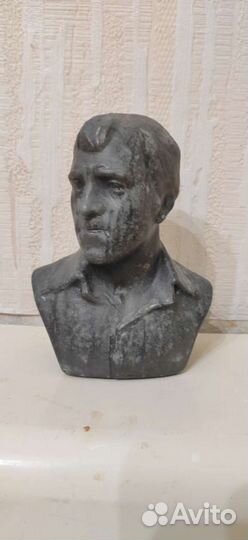 Бюст ленина и высоцкого