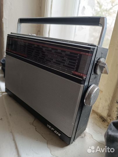 Радиоприемник старый