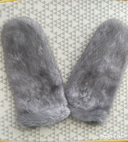 Варежки женские норка